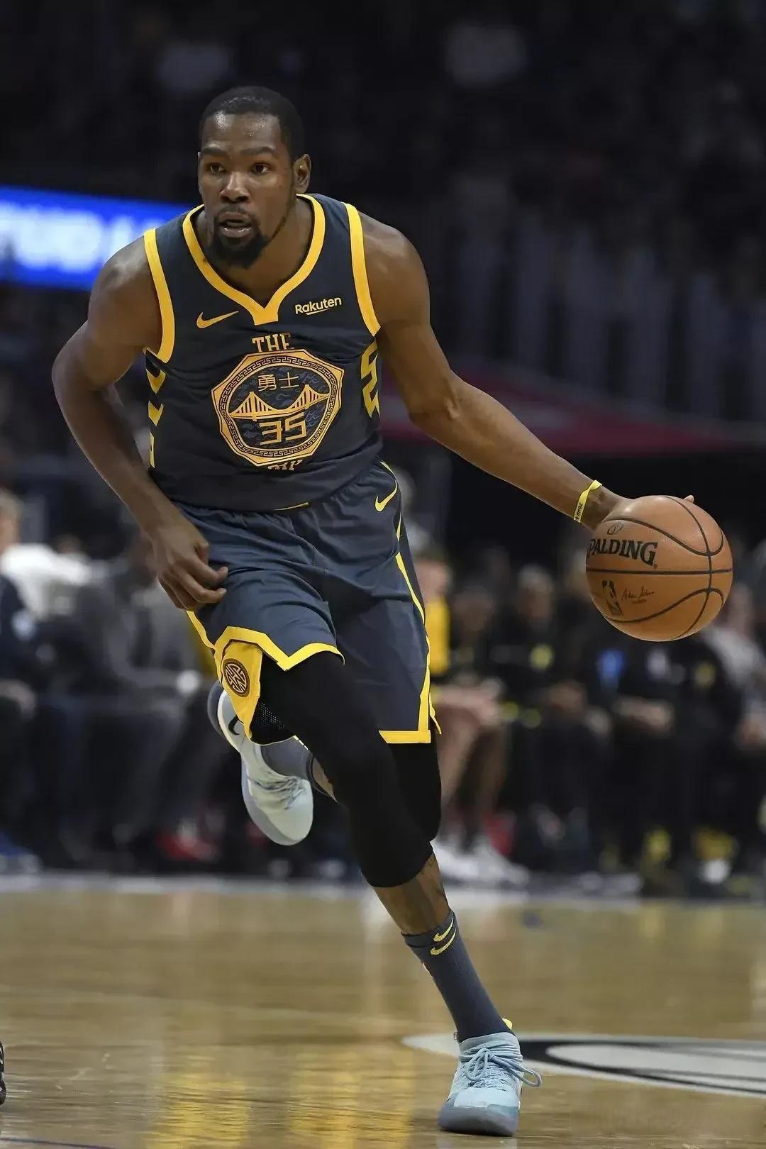 他在跑动上 他在跑动上